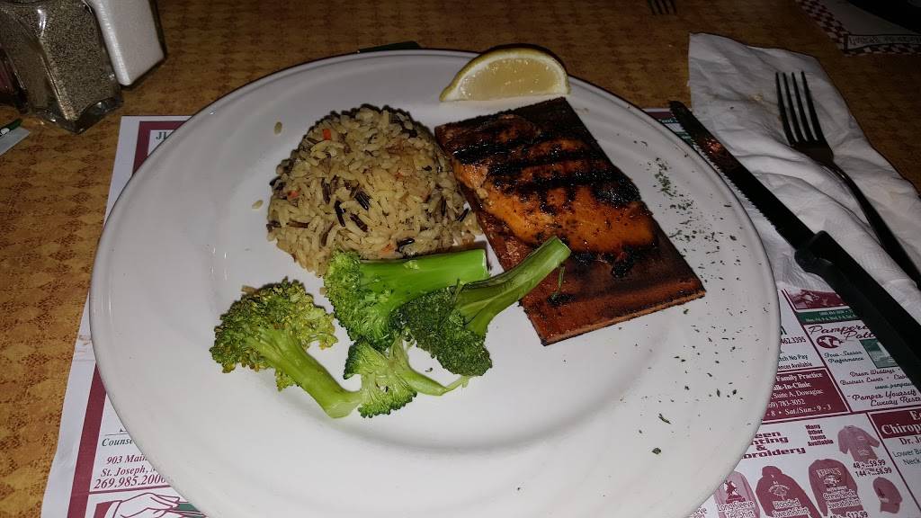 Lindys Restaurant | restaurant | 57983 M-62, Cassopolis, MI 49031, USA | 2697825111 OR +1 269-782-5111