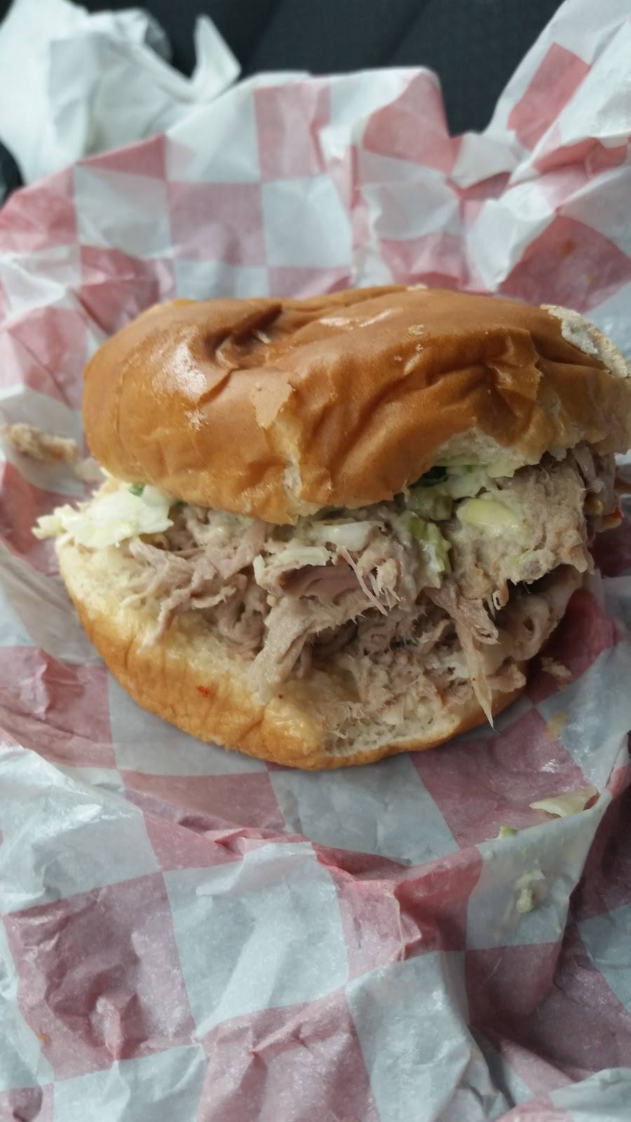 Cape Fear BBQ & Chicken | restaurant | 523 Grove St, Fayetteville, NC 28301, USA | 9104831884 OR +1 910-483-1884