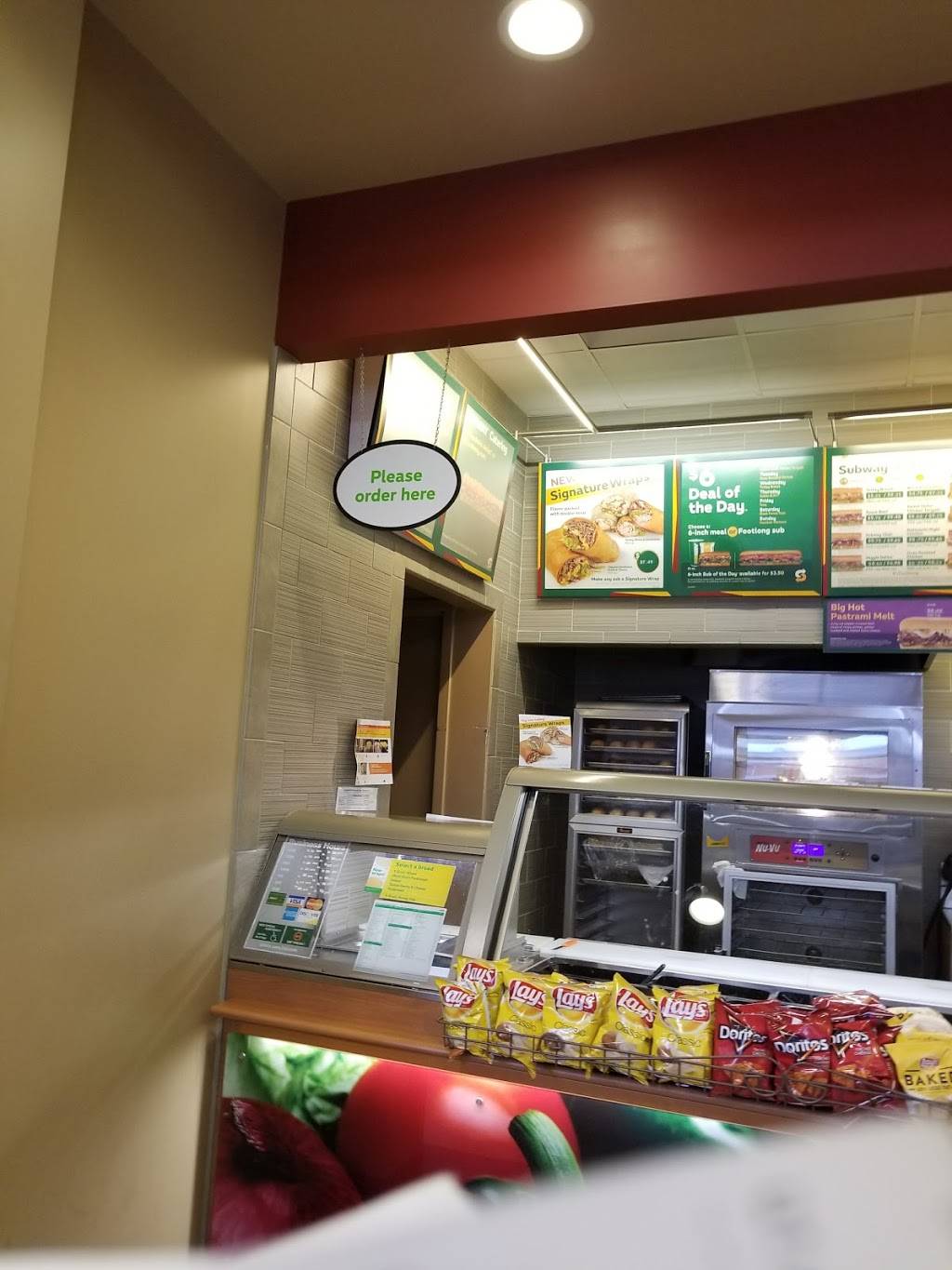 Subway Restaurants | restaurant | 111 North Cove Terrace, Oxon Hill, MD 20745, USA | 3015674614 OR +1 301-567-4614