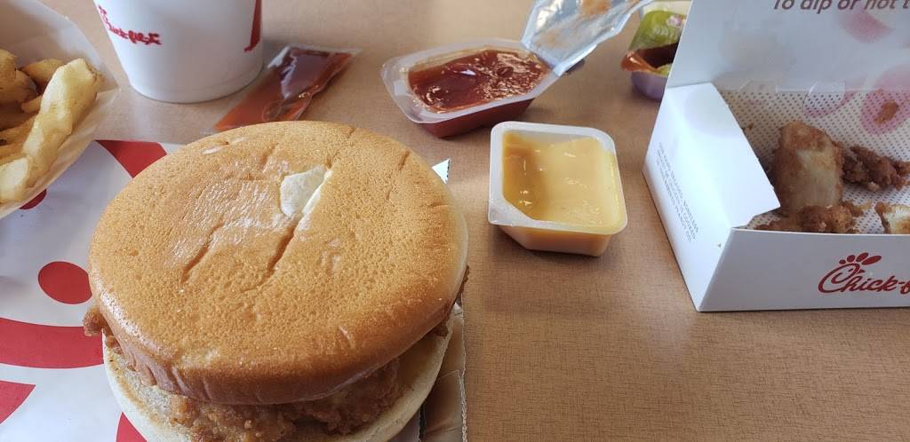 Chick-fil-A | restaurant | 320 Cahaba Valley Rd, Pelham, AL 35124, USA | 2054033223 OR +1 205-403-3223