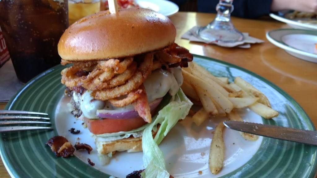 Applebees Grill + Bar | restaurant | 100 N Sykes Creek Pkwy, Merritt Island, FL 32953, USA | 3214559898 OR +1 321-455-9898