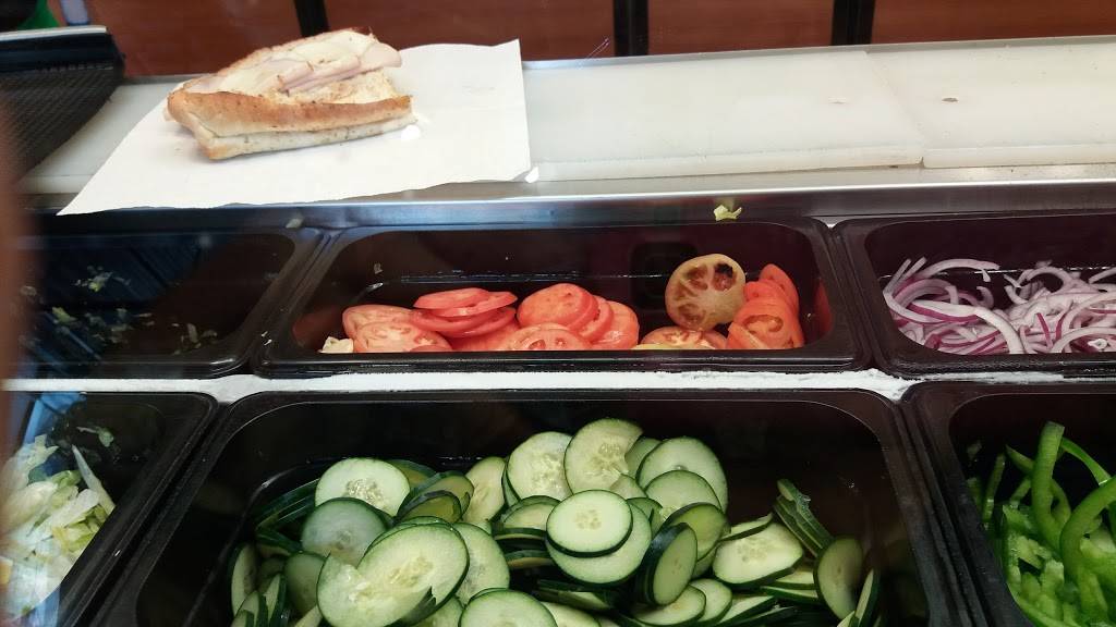 Subway | restaurant | 3510 S Ashland Ave, Chicago, IL 60609, USA | 7738430444 OR +1 773-843-0444