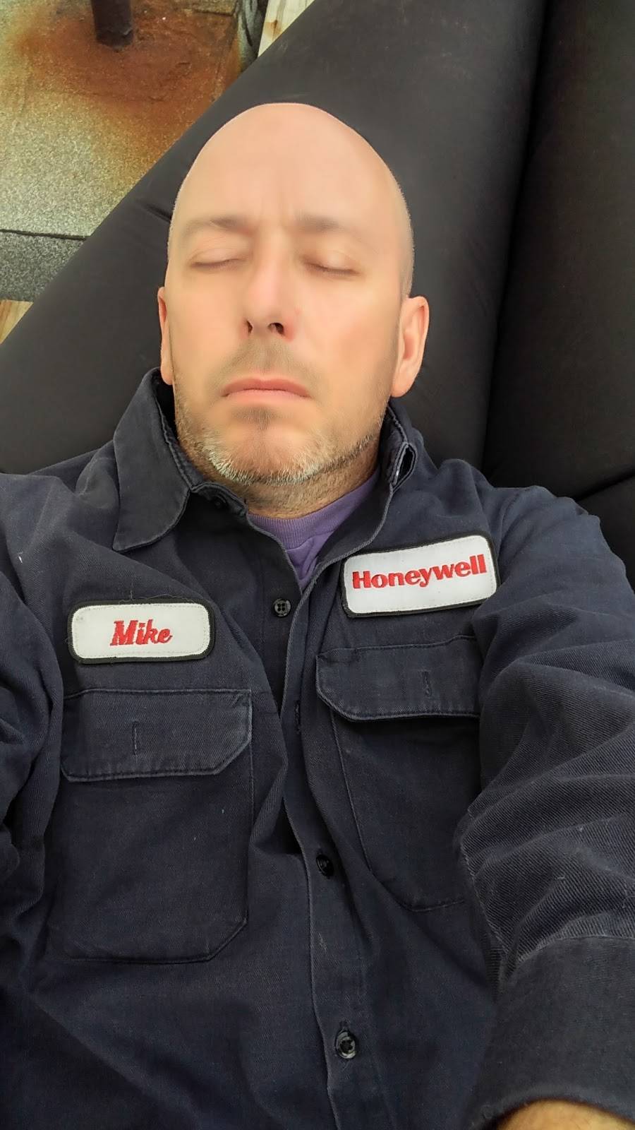 Ricotas Pizza | restaurant | 206 Elk St, Buffalo, NY 14210, USA | 7168237636 OR +1 716-823-7636