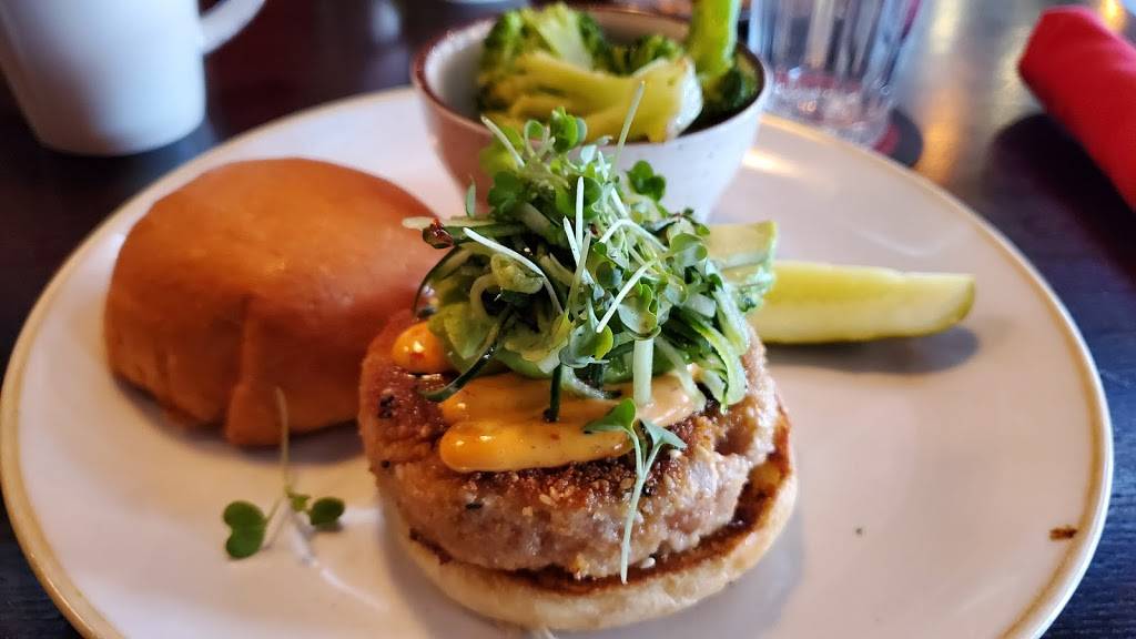 Red Cow Uptown | restaurant | 2626 Hennepin Ave, Minneapolis, MN 55408, USA | 6127673547 OR +1 612-767-3547