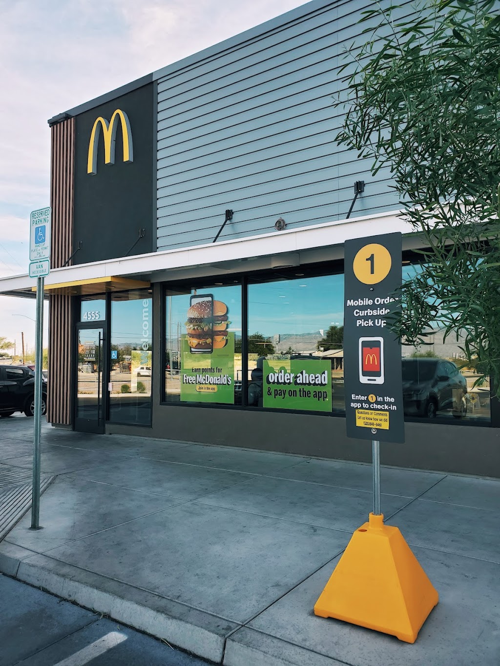 McDonalds | restaurant | 4555 S Campbell Ave, Tucson, AZ 85714, USA | 5208496461 OR +1 520-849-6461