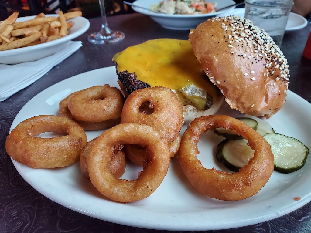 Buffalo Bills Tavern & Grill | restaurant | AZ-260 & Bison Pkwy, Show Low, AZ 85901, USA | 9282512226 OR +1 928-251-2226