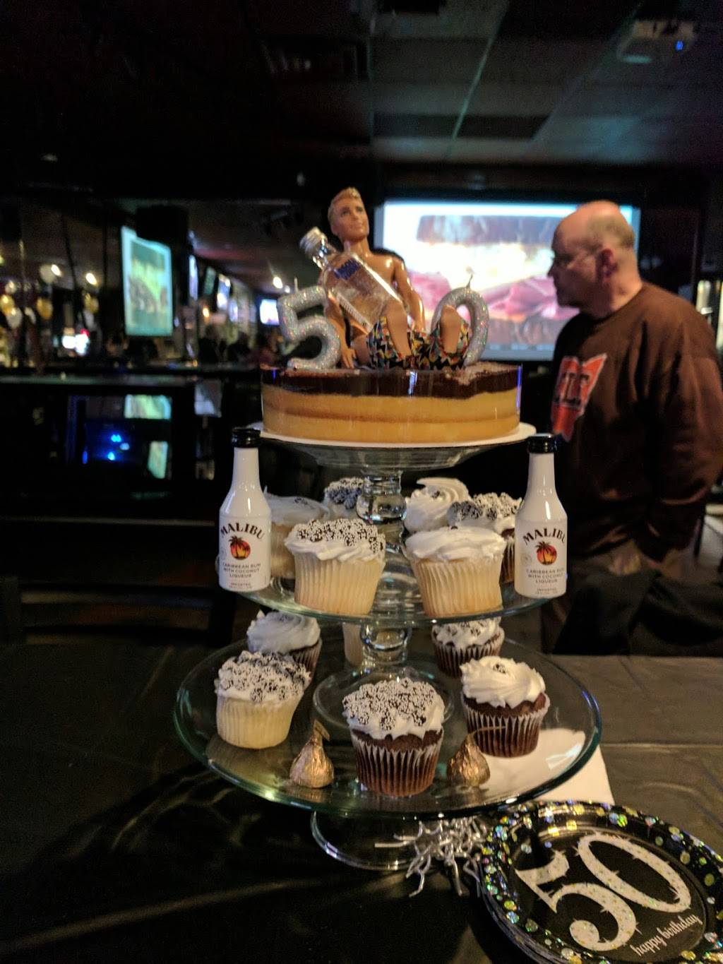 The Islander Bar & Grille | restaurant | 7581 Pearl Rd, Middleburg Heights, OH 44130, USA | 4402431292 OR +1 440-243-1292