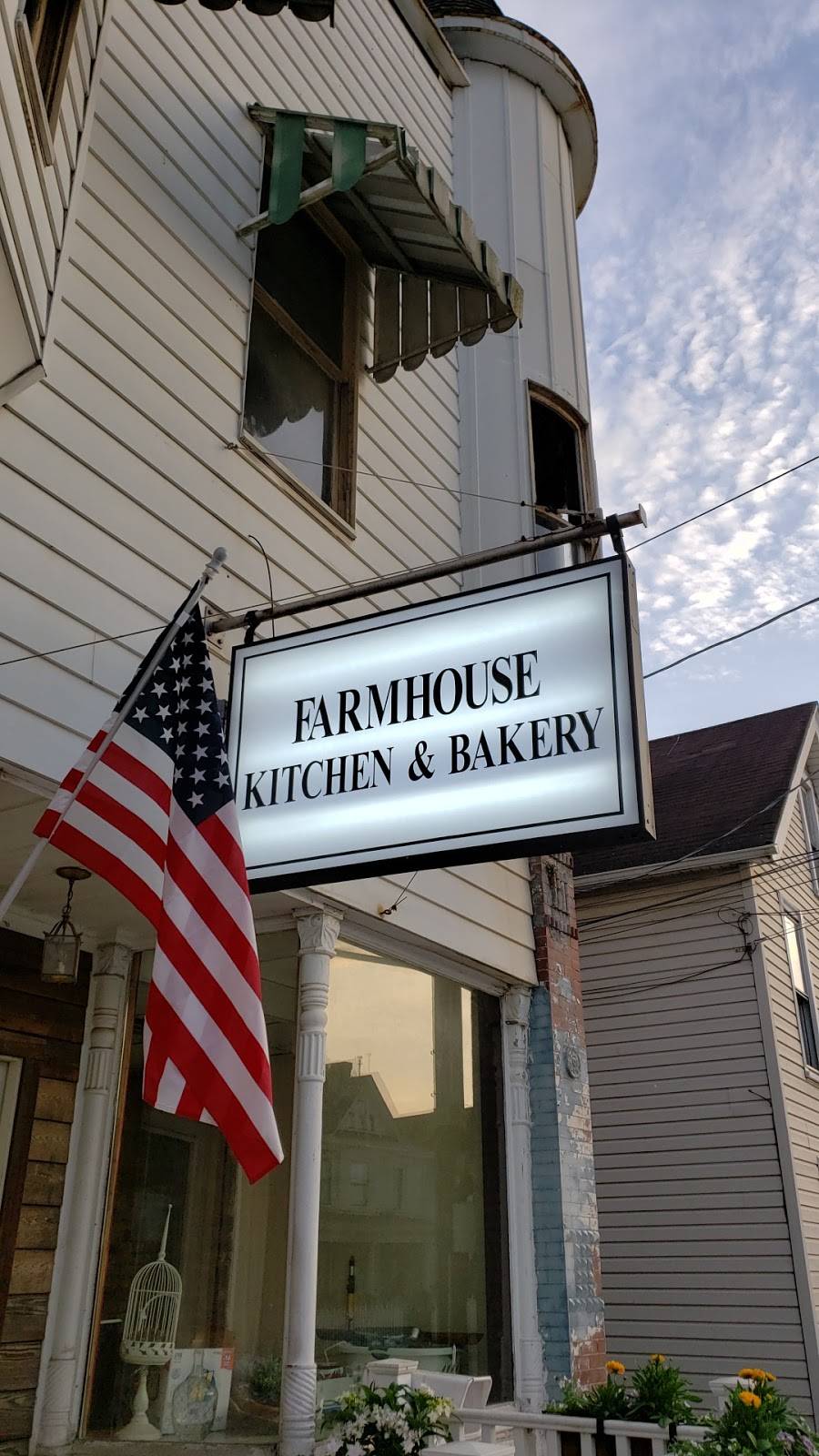 Farmhouse Kitchen & Bakery | restaurant | 246 Main St, Claysville, PA 15323, USA | 7246637650 OR +1 724-663-7650