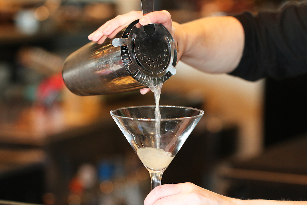 Gravity | restaurant | 4160 W 71st St, Prairie Village, KS 66208, USA | 9137229463 OR +1 913-722-9463