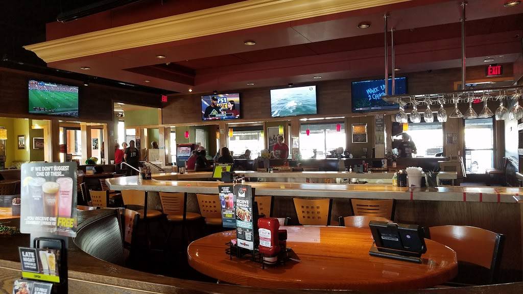 Applebees Grill + Bar | restaurant | 4411 W Gandy Blvd, Tampa, FL 33611, USA | 8132527951 OR +1 813-252-7951