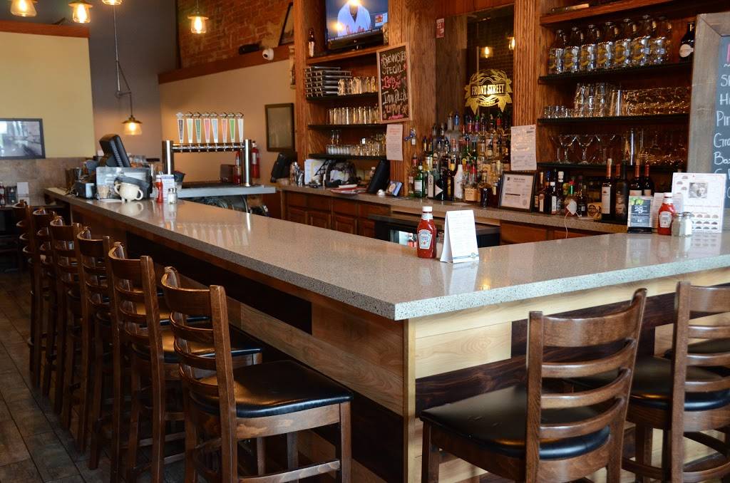 Front Street Pub & Eatery | restaurant | 208 E River Dr, Davenport, IA 52801, USA | 5633221569 OR +1 563-322-1569