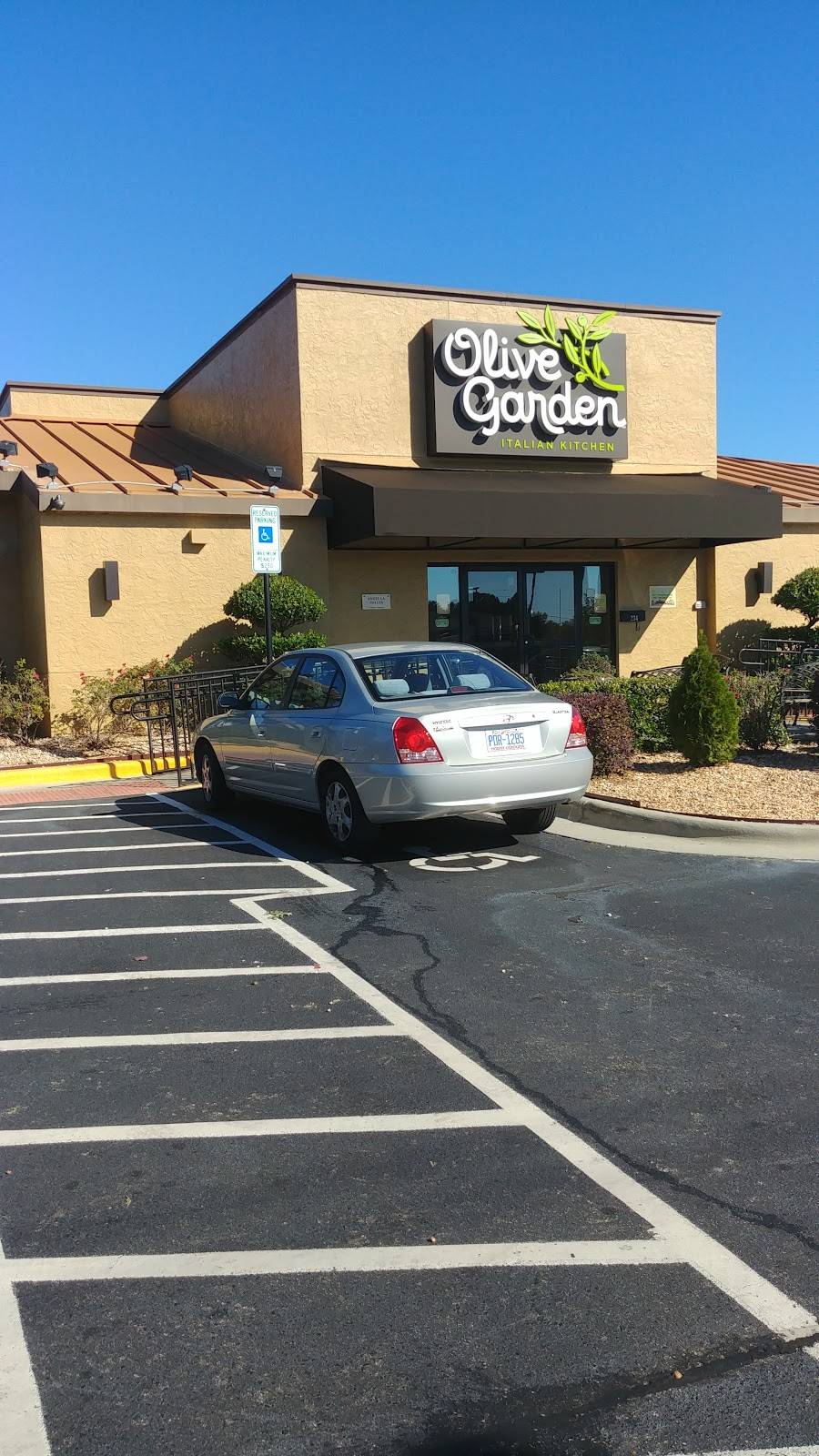 Olive Garden Italian Restaurant | meal takeaway | 234 N McPherson Church Rd, Fayetteville, NC 28303, USA | 9108640119 OR +1 910-864-0119