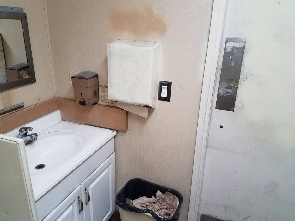 Universal Bar & Grill | restaurant | 4093 Lankershim Blvd, North Hollywood, CA 91602, USA | 8187662114 OR +1 818-766-2114