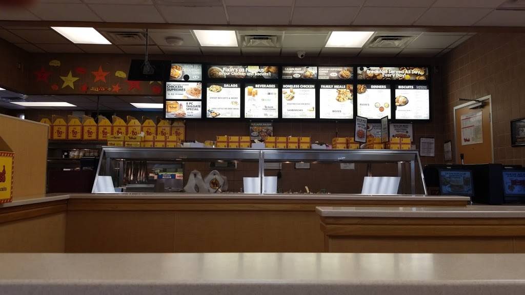 Bojangles Famous Chicken n Biscuits | restaurant | 1836 Tiny Town Rd, Clarksville, TN 37042, USA | 9316472405 OR +1 931-647-2405