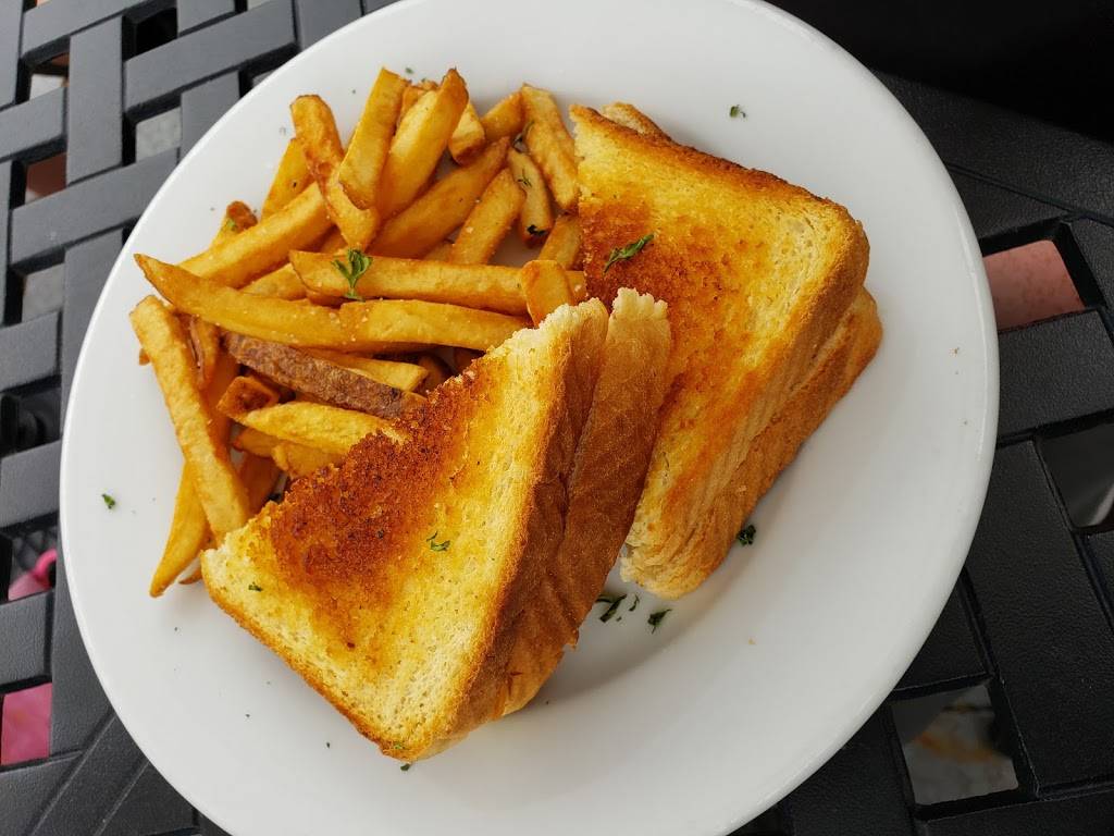 Dox Restaurant & Lounge | restaurant | 2 Princess St, Kingston, ON K7L 1A2, Canada | 6135498400 OR +1 613-549-8400