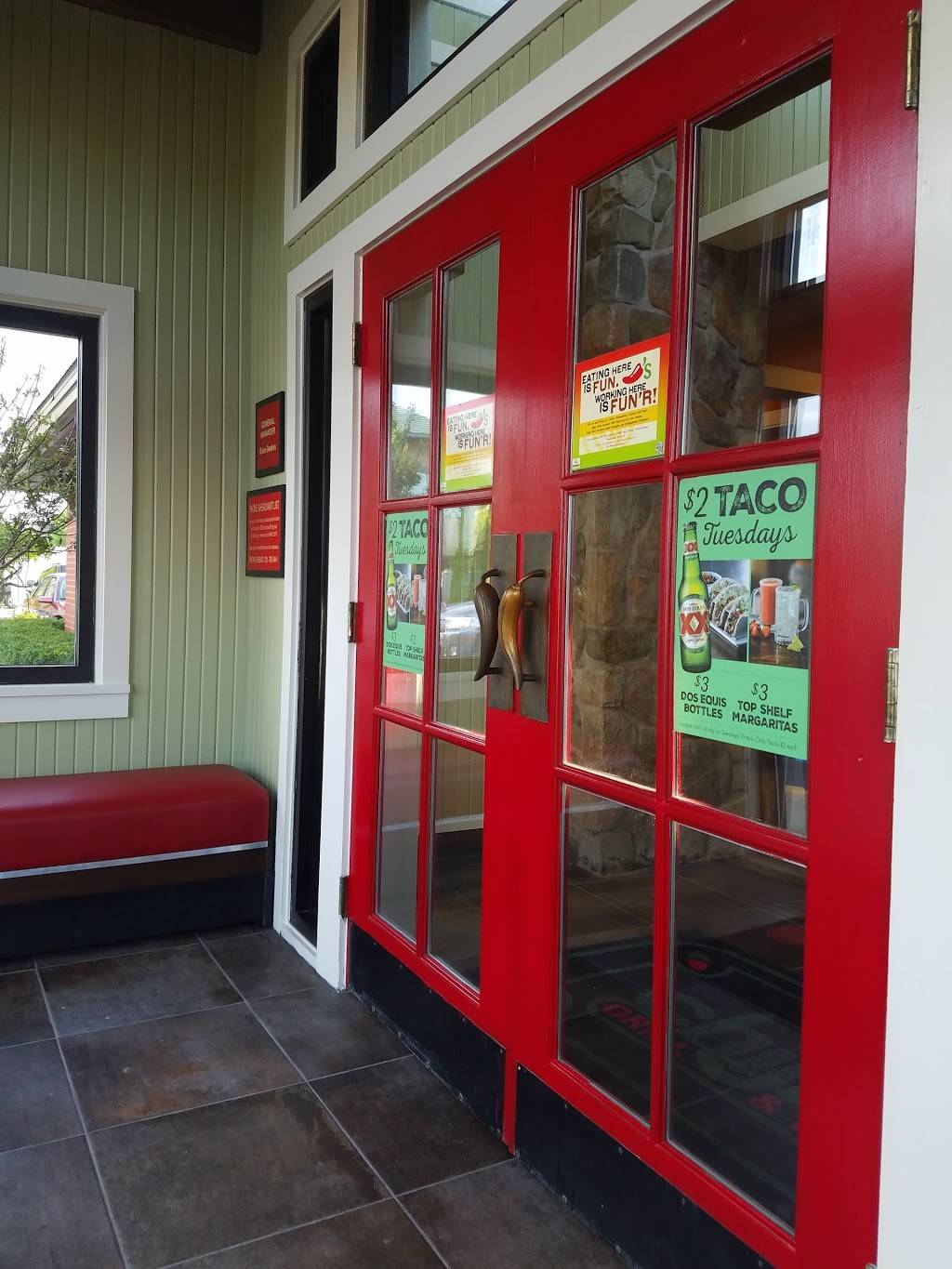 Chilis Grill & Bar | meal takeaway | 3583 Henry St, Norton Shores, MI 49441, USA | 2317805441 OR +1 231-780-5441