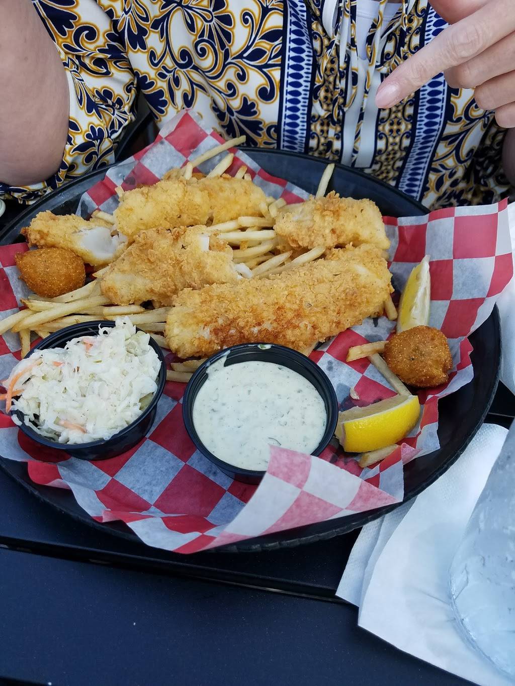 JTs Porch Saloon & Eatery | restaurant | 665 W Roosevelt Rd, Lombard, IL 60148, USA | 6309329596 OR +1 630-932-9596