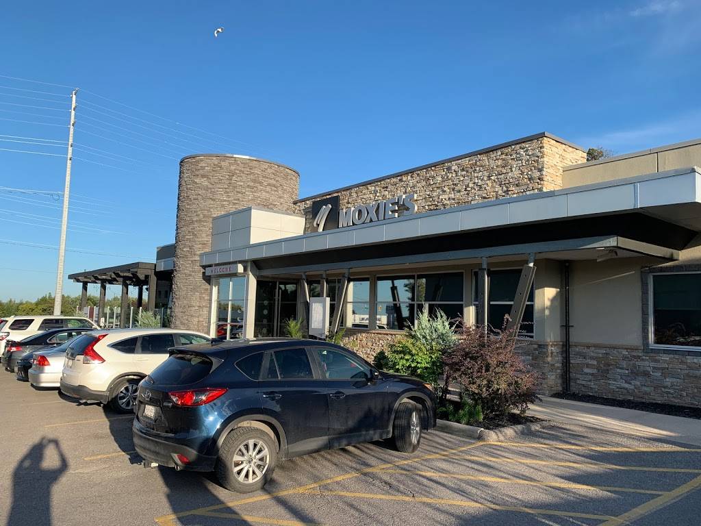 Moxies Grill & Bar | night club | 17390 Yonge St, Newmarket, ON L3Y 7R6, Canada | 9059530920 OR +1 905-953-0920