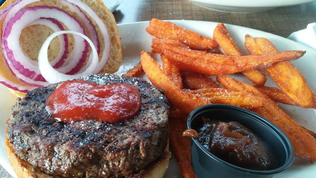 Gecko’s Grill & Pub | meal takeaway | 1900 Hillview St, Sarasota, FL 34239, USA | 9419532929 OR +1 941-953-2929