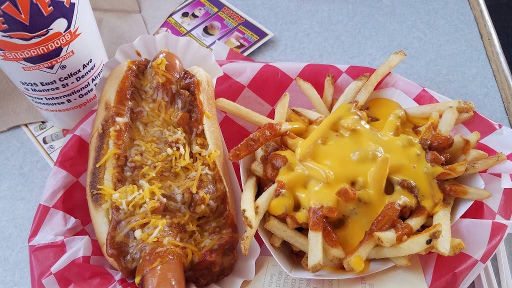 Steves Snappin Dogs | restaurant | 3525 E Colfax Ave, Denver, CO 80206, USA | 3033337627 OR +1 303-333-7627