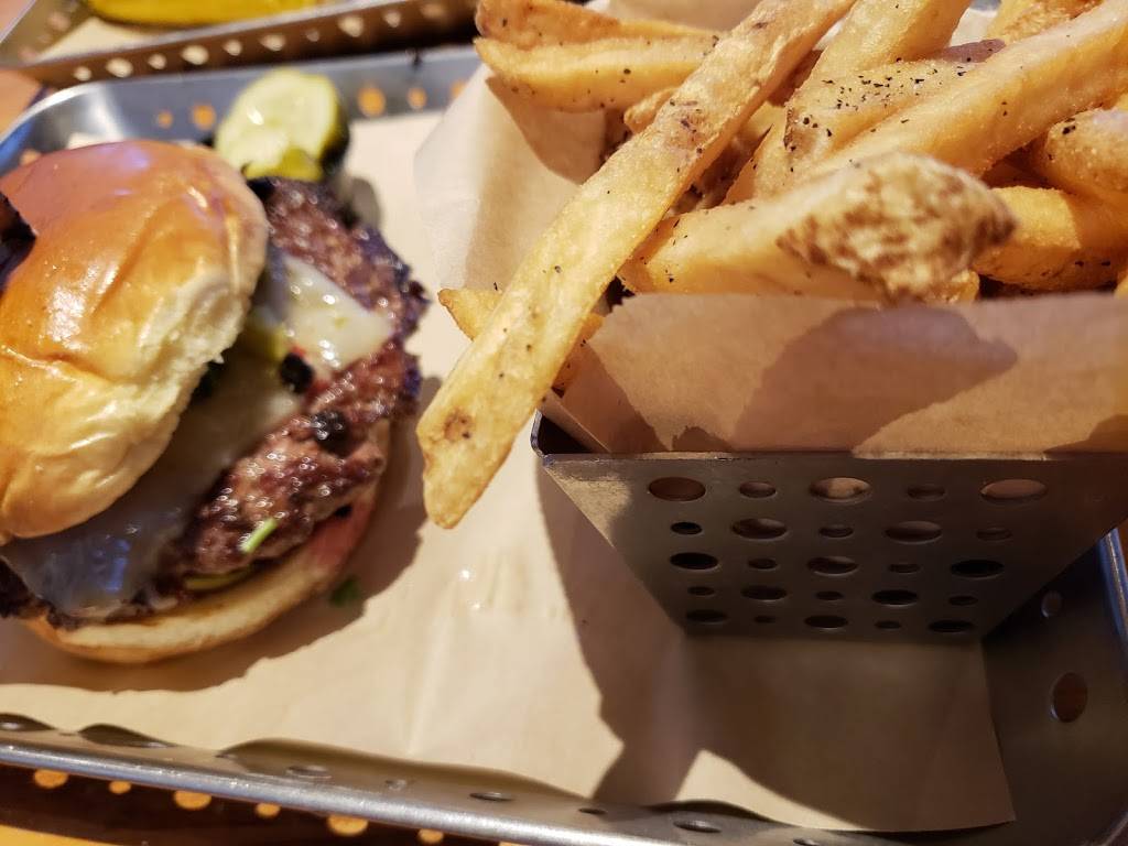 Chilis Grill & Bar | restaurant | 1706 E Cheyenne Mountain Blvd, Colorado Springs, CO 80906, USA | 7195760440 OR +1 719-576-0440