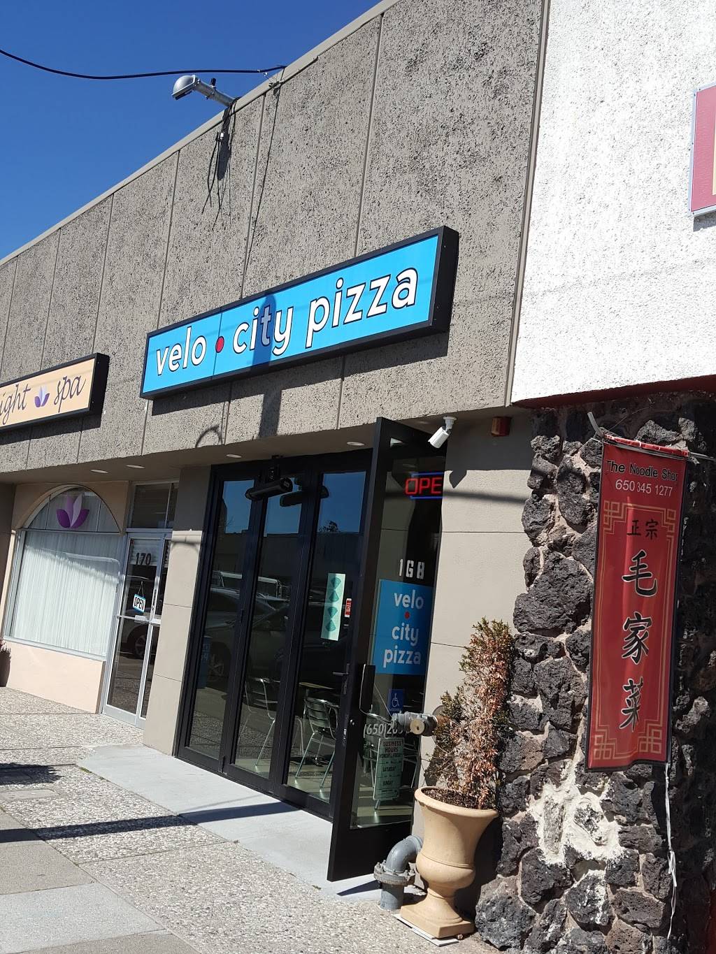 Velo City Pizza | restaurant | 168 W 25th Ave, San Mateo, CA 94403, USA | 6502688100 OR +1 650-268-8100