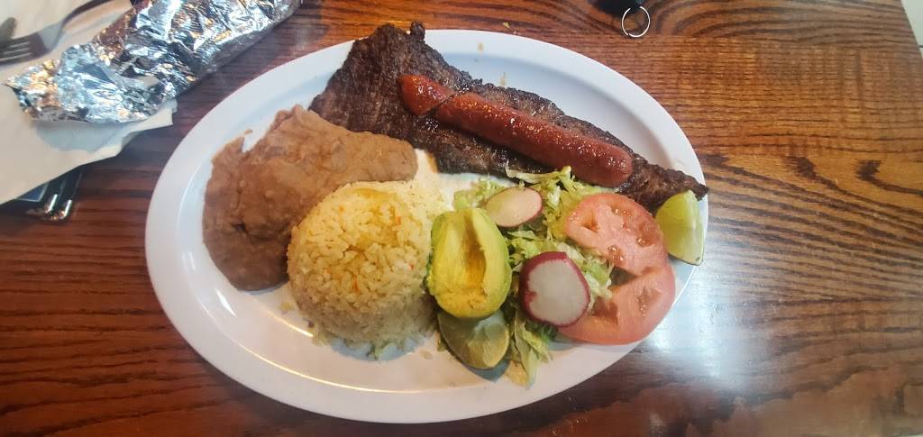 Restaurante y pupuseria las comadres LLC | restaurant | 2747 Clyde Park Ave SW, Wyoming, MI 49509, USA | 6168053341 OR +1 616-805-3341