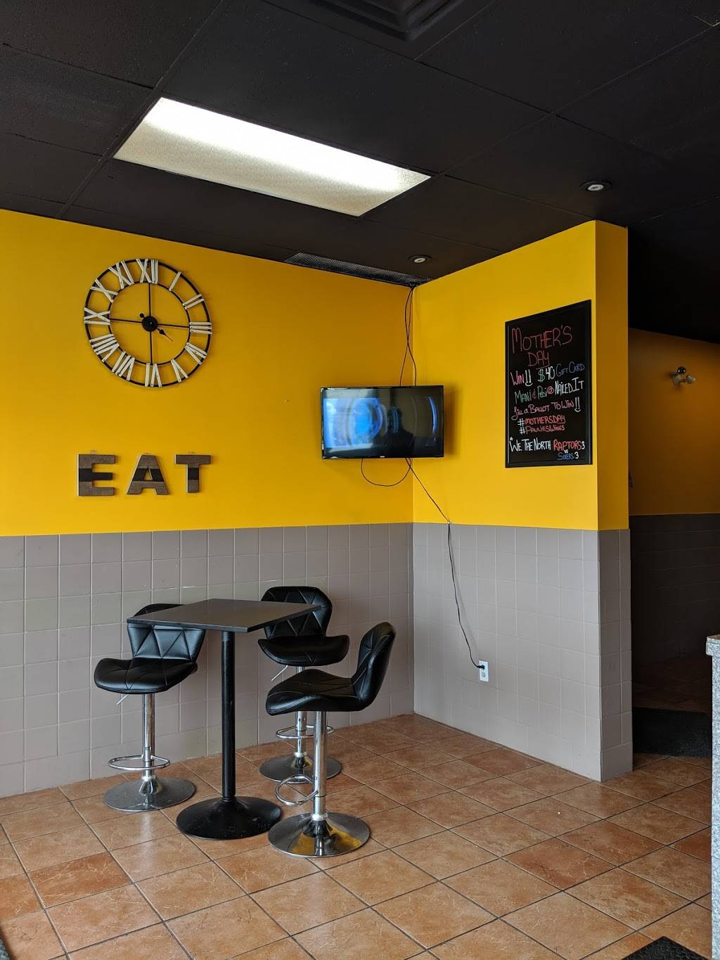 Paulies Wings & Donairs | restaurant | 30 Rymal Rd E, Hamilton, ON L9B 1T7, Canada | 9055745757 OR +1 905-574-5757