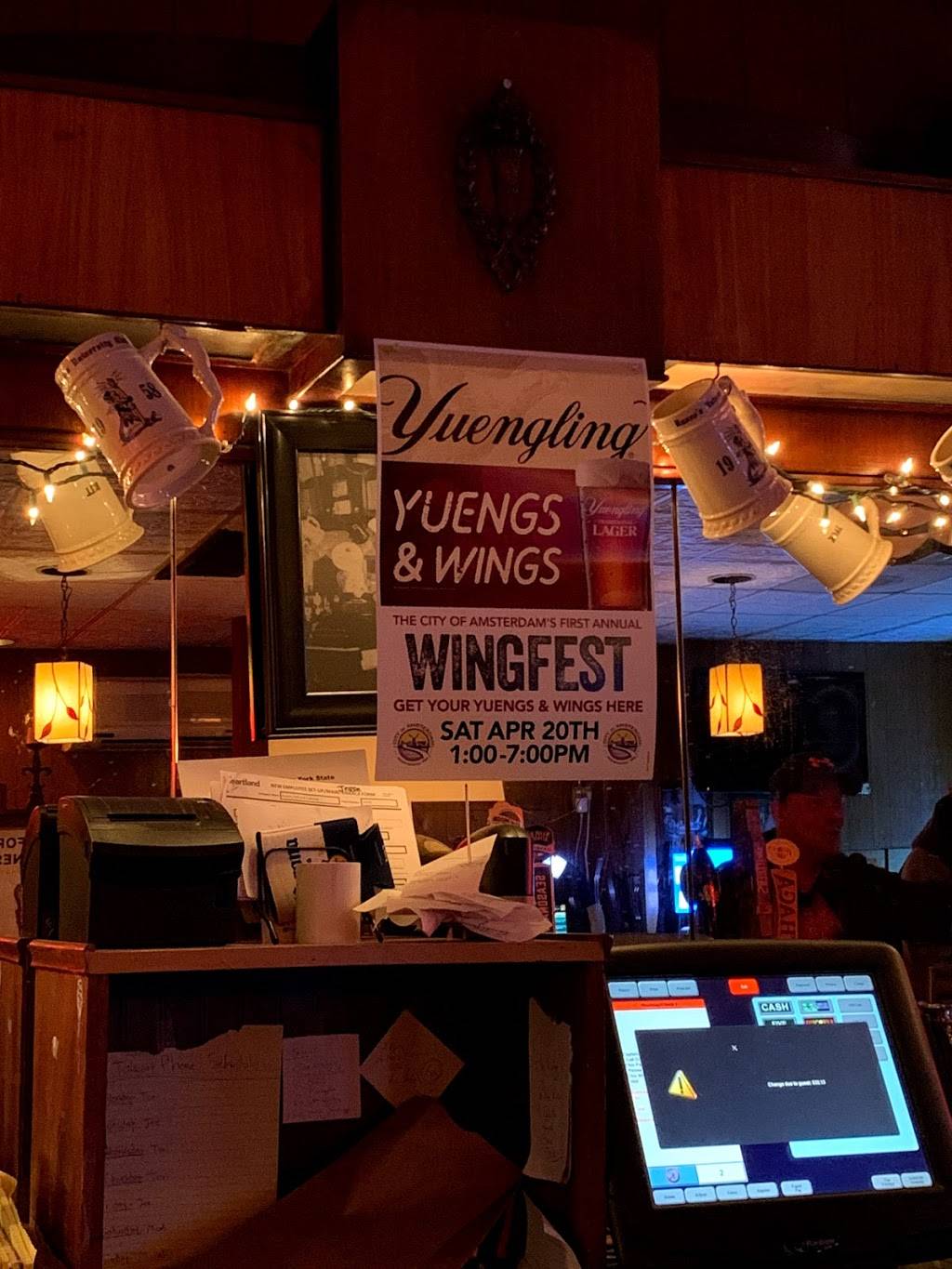 Russos Grill | restaurant | 365 W Main St, Amsterdam, NY 12010, USA | 5188422630 OR +1 518-842-2630