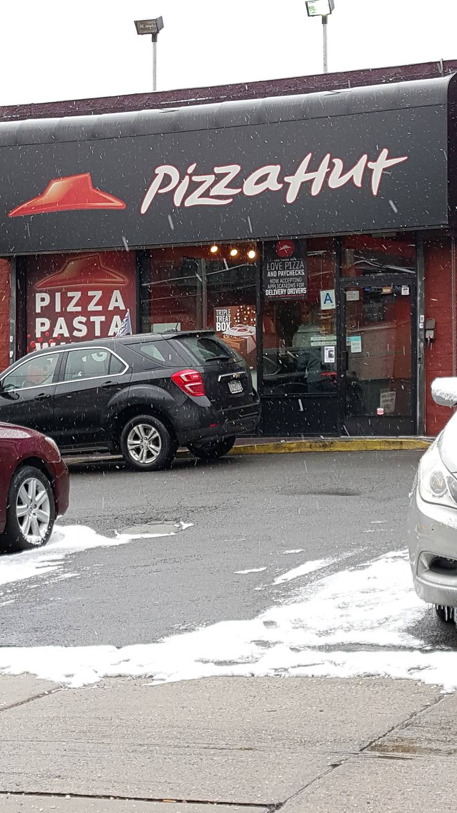 Pizza Hut | restaurant | 601 Westchester Ave, Bronx, NY 10455, USA | 7185851401 OR +1 718-585-1401