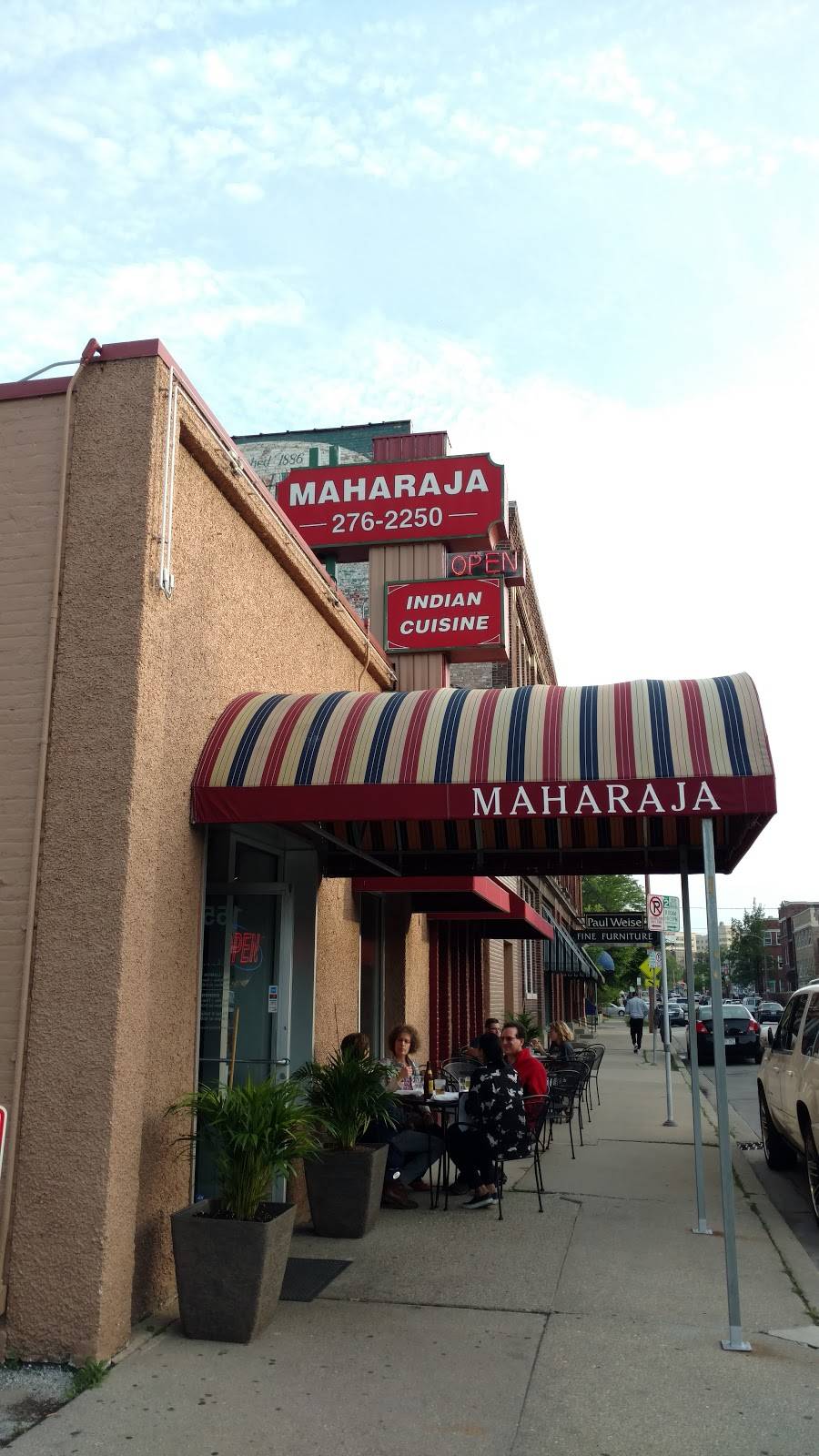 Maharaja | restaurant | 1550 N Farwell Ave, Milwaukee, WI 53202, USA | 4142762250 OR +1 414-276-2250