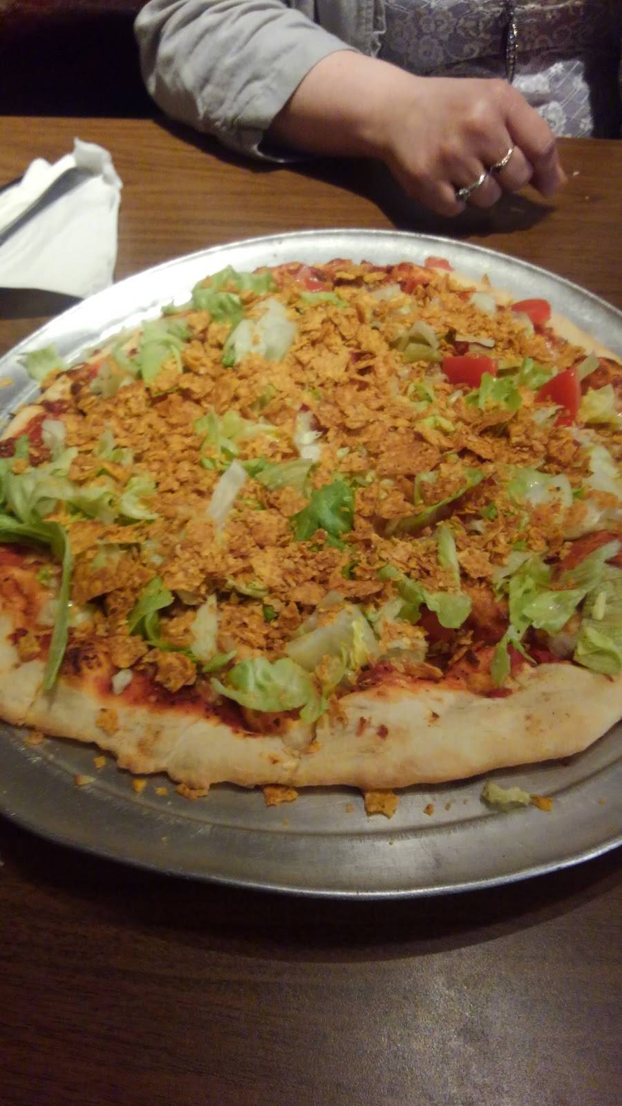 Milanos Pizzeria | restaurant | 119 S Main St, Avon, IL 61415, USA | 3094653050 OR +1 309-465-3050