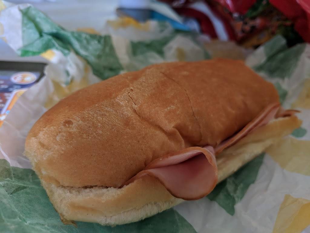 Subway | restaurant | 2508 Las Posas Road, Square Suite B, Camarillo, CA 93010, USA | 8059870198 OR +1 805-987-0198