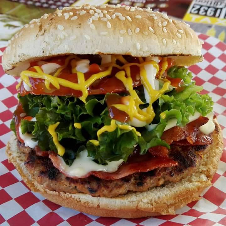 Pinches Burgers | restaurant | Calle 16 764, Zona Centro, 22800 Ensenada, B.C., Mexico | 016461856118 OR +52 646 185 6118