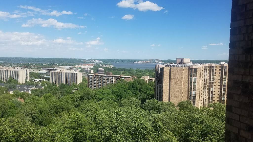 Montebello Market & Restaurant | restaurant | 5905 Mt Eagle Dr, Alexandria, VA 22303, USA | 7033294850 OR +1 703-329-4850