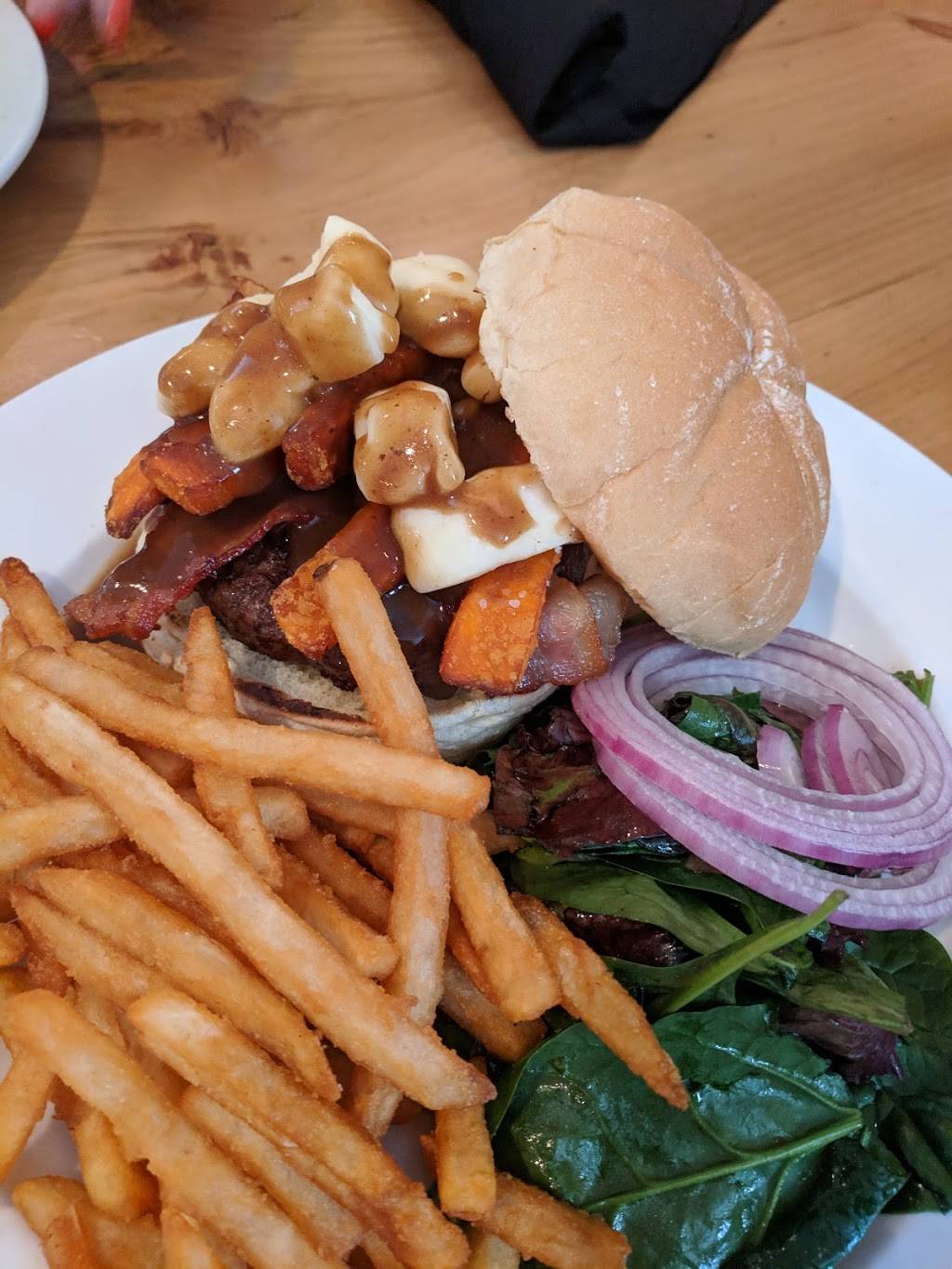 Red Rock Grill and Bar | restaurant | 66 W Main St, Upton, MA 01568, USA | 5085290500 OR +1 508-529-0500