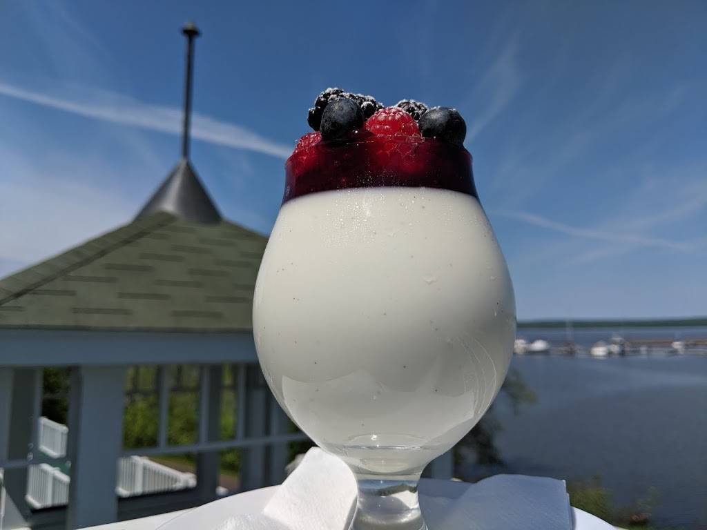 Chequamegon Grill | restaurant | 101 Lake Shore Dr W, Ashland, WI 54806, USA | 7156826727 OR +1 715-682-6727