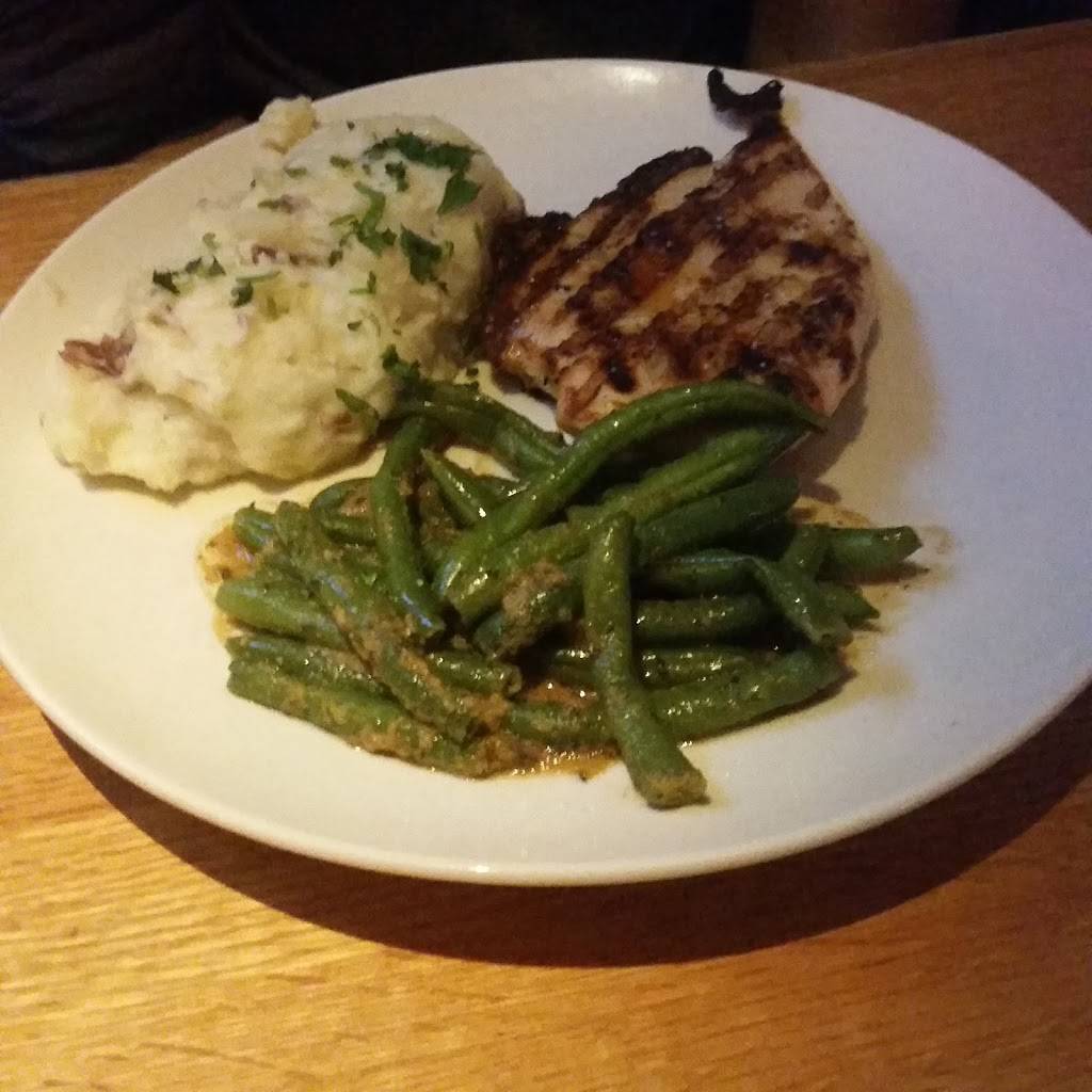 Applebees Grill + Bar | restaurant | 3 Lowes Dr, Saratoga Springs, NY 12866, USA | 5185832606 OR +1 518-583-2606