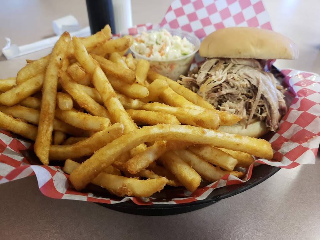 Triple E BBQ North 37 | restaurant | 706 Robinson Dr, Marion, IL 62959, USA | 6189975559 OR +1 618-997-5559