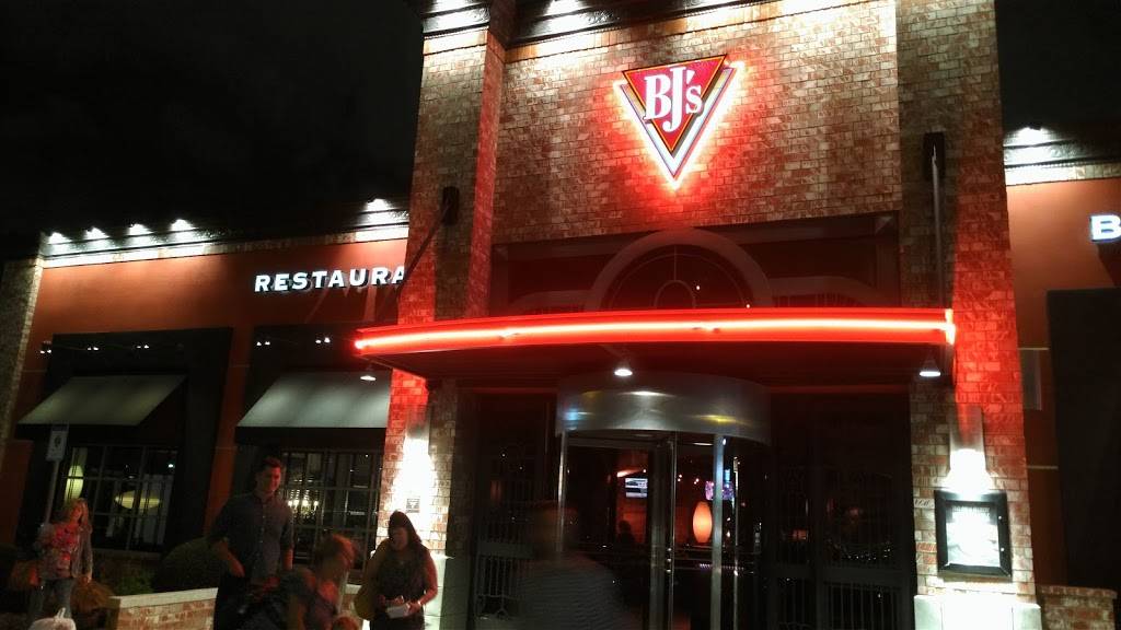 BJs Restaurant & Brewhouse | restaurant | 11905 Gateway Blvd W, El Paso, TX 79936, USA | 9156338300 OR +1 915-633-8300