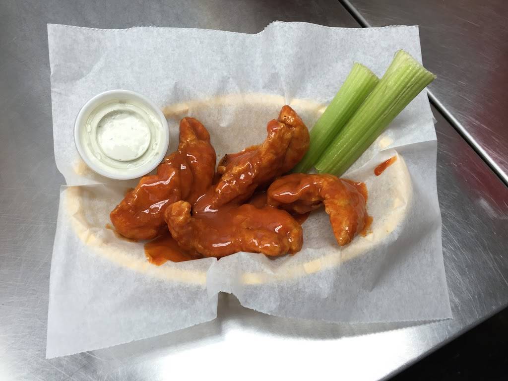 Rays Original Buffalo Wings | restaurant | 120 S 31st Ave Suite 5103, Omaha, NE 68131, USA | 4028845300 OR +1 402-884-5300