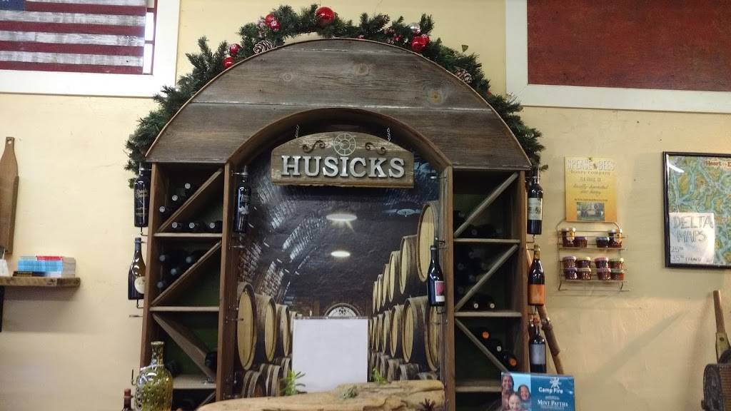 Husicks Taphouse | restaurant | 36510 Riverview Dr, Clarksburg, CA 95612, USA | 9167441599 OR +1 916-744-1599