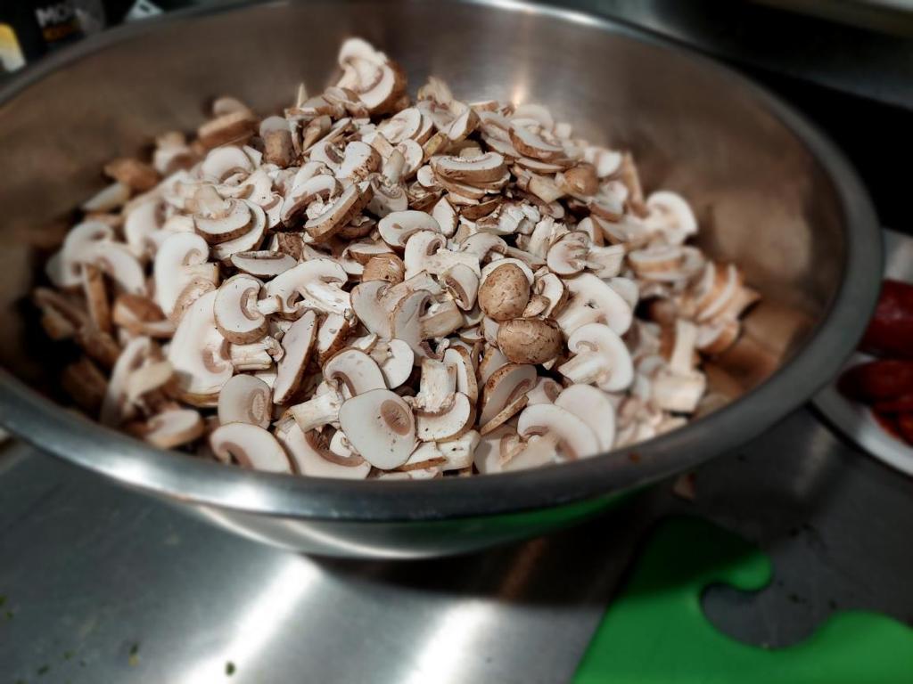 The Lübecker | restaurant | 222 W 12th St, Cincinnati, OH 45202, USA | 5132049631 OR +1 513-204-9631