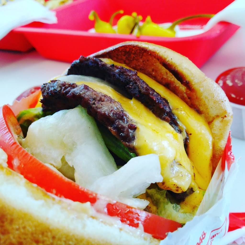 In-N-Out Burger | restaurant | 1725 Eastlake Pkwy, Chula Vista, CA 91915, USA | 8007861000 OR +1 800-786-1000
