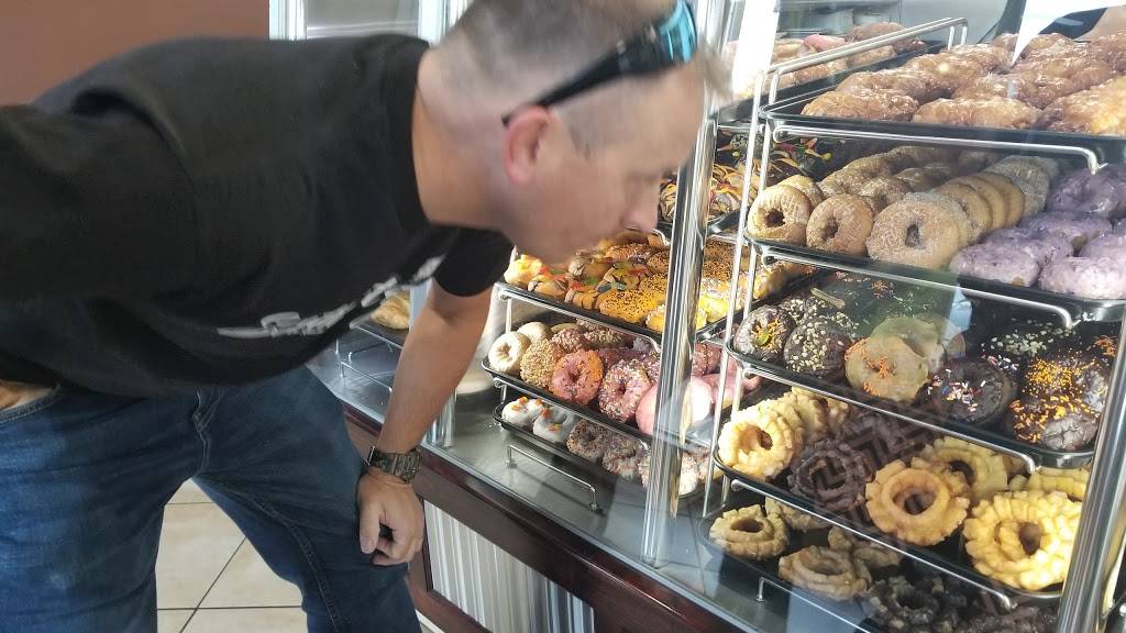 Winchells Donut House | cafe | 1501 Rosecrans St, San Diego, CA 92106, USA | 6192221653 OR +1 619-222-1653
