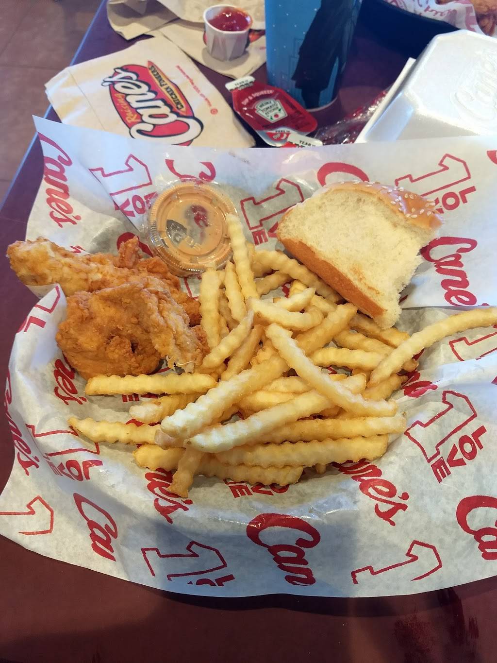 Raising Canes Chicken Fingers | meal takeaway | 9869 Colerain Ave, Cincinnati, OH 45251, USA | 5133702445 OR +1 513-370-2445