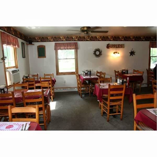 Rochelles Restaurant | restaurant | 586 N Main St, Acushnet, MA 02743, USA | 5089853055 OR +1 508-985-3055