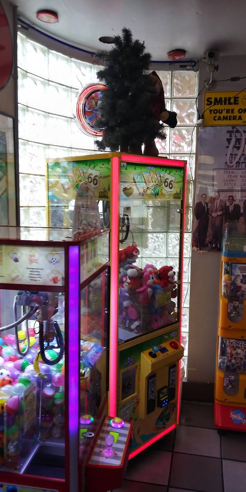 Holiday Burger | restaurant | 15520 Devonshire St, Mission Hills, CA 91345, USA | 8188949175 OR +1 818-894-9175