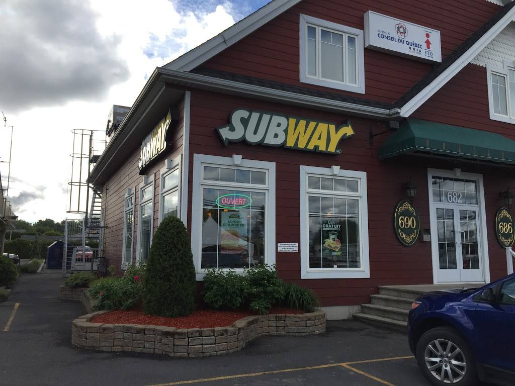 Restaurant SUBWAY | restaurant | 690 Rue de Roxton, Acton Vale, QC J0H 1A0, Canada | 4505465757 OR +1 450-546-5757