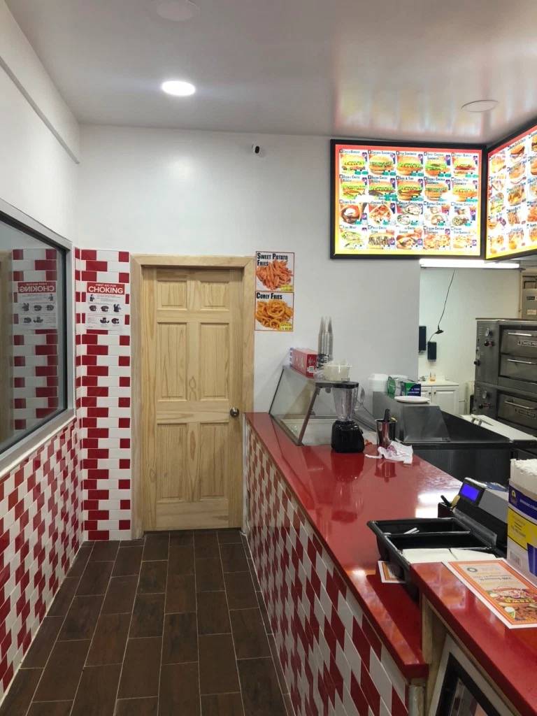 Halal crown fried chicken & pizza | restaurant | 2300 Genesee St, Cheektowaga, NY 14225, USA | 7163313006 OR +1 716-331-3006